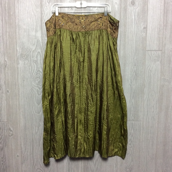 Mirasol Dresses & Skirts - Beautiful Green Crinkle Skirt PLUS SIZE 2X